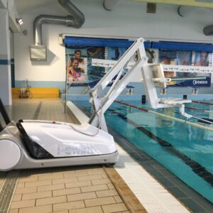 Independently controllable swimming pool lift
